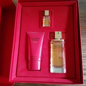 Modern Muse Le Rouge Gift Set